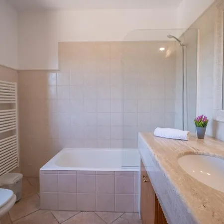 Casa vacanze Vela 1 *